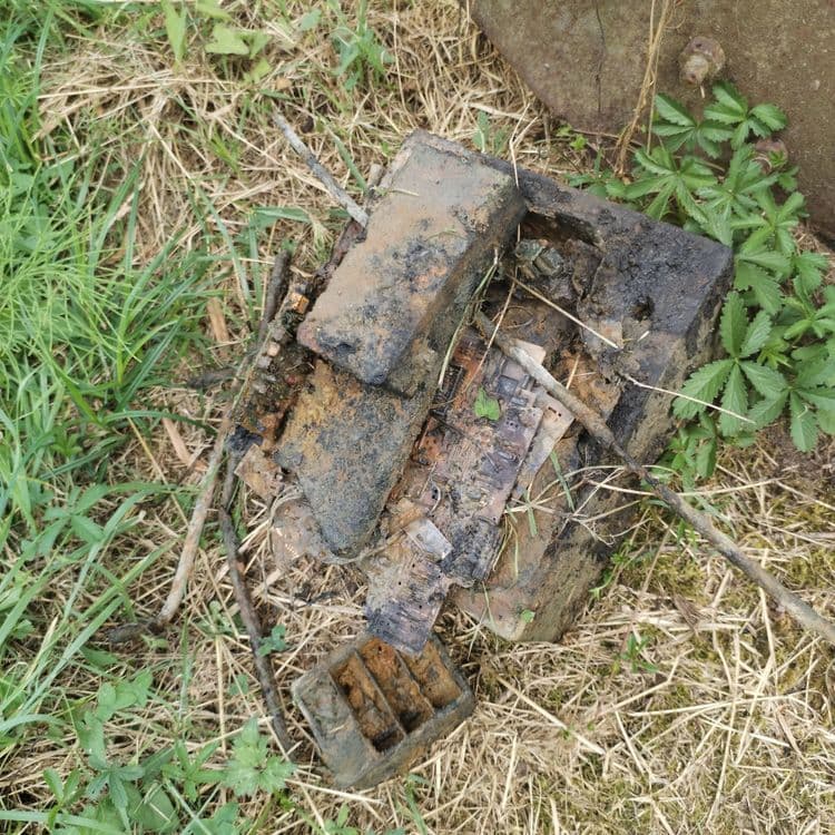 Déchets au bord du canal 