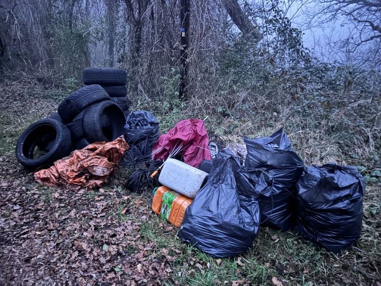 Localisation d’une décharge sauvage avec de récents dépôts, pneus, gaines, câbles, encombrants plastiques, déchets de consommation etc
Urgence Cérou 