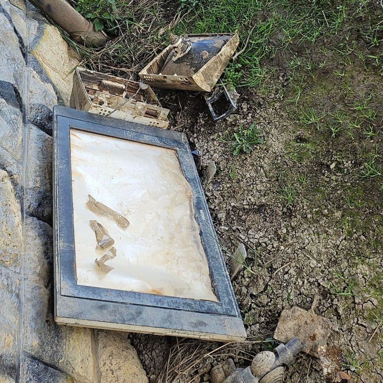 Téléviseur et autre déchets 