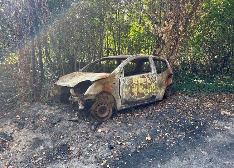 Voiture brûlée depuis plusieurs mois. 