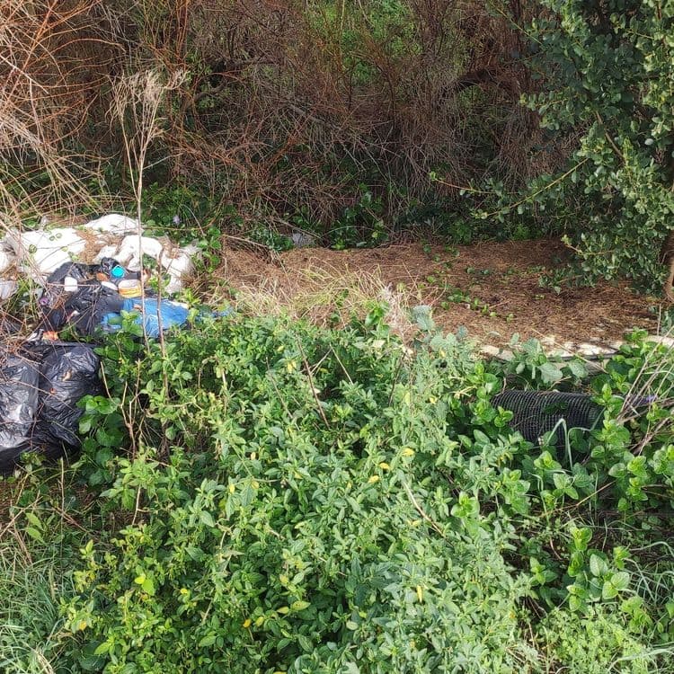 Sacs poubelles et matelas 