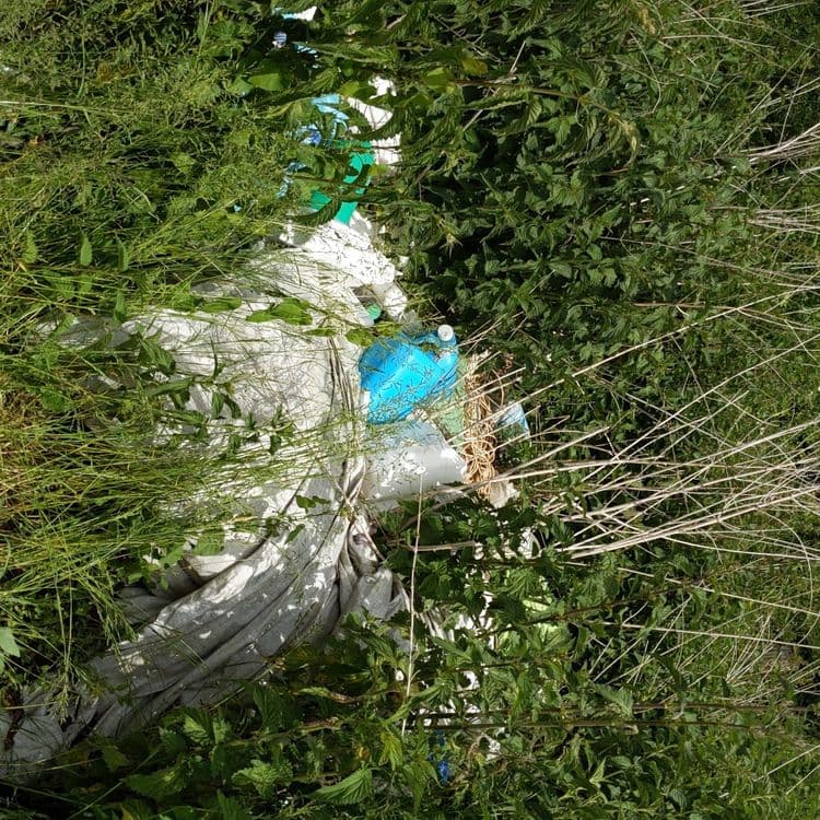 Bidons ficelle plastique...