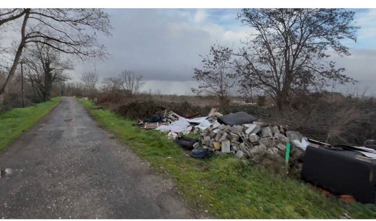 Quantité importante de déchets divers et polluants nécessitant l'intervention des équipements spécialisés

