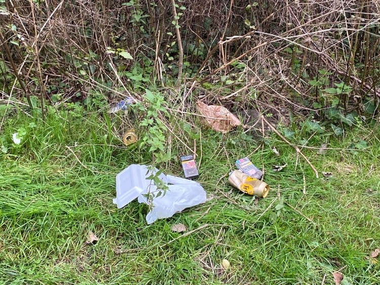 Cannette, plastique, paquet de cigarette 
