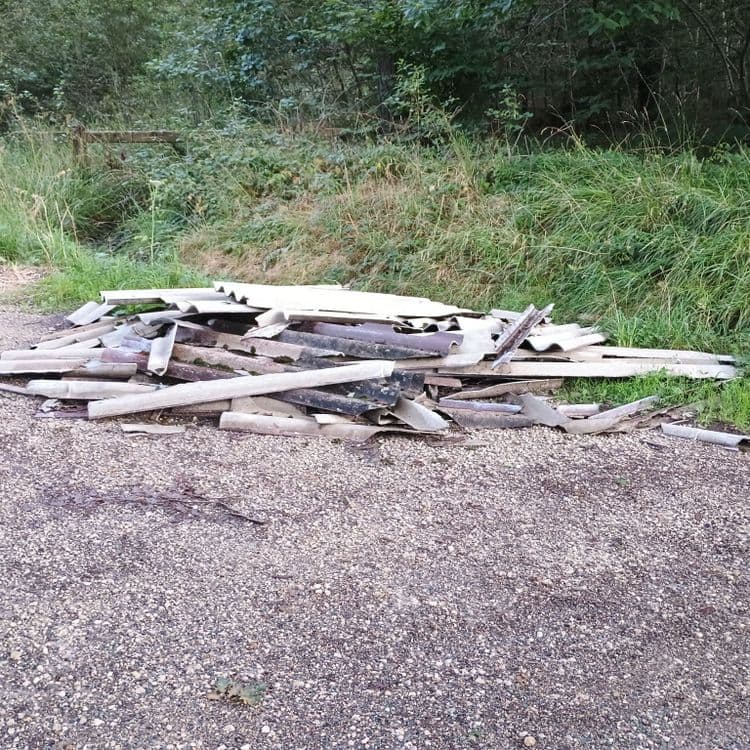Au moins 2 m3 de toiture type fibro-ciment