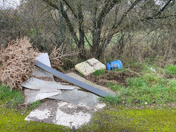 La déchèterie était fermé sans doute…
