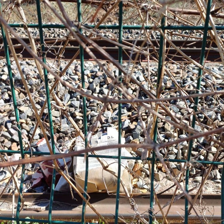 Intervention de la SNCF y a plusieurs mois avec leur matériel mais n'ont pas récupéré leurs déchets 