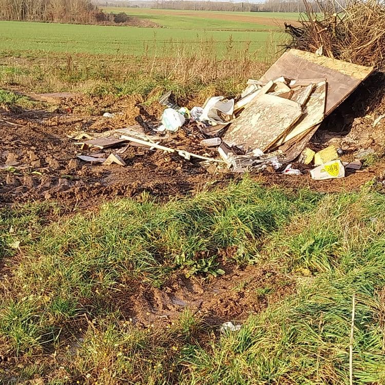 Dépôt sauvage varié 
