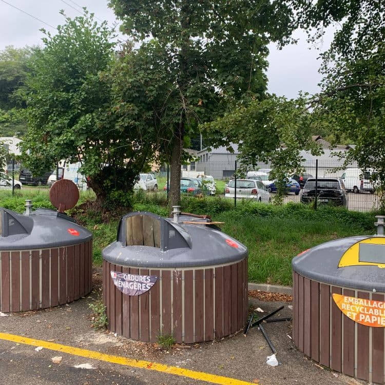 Décharge sauvage (non nettoyé par grand Chambery)