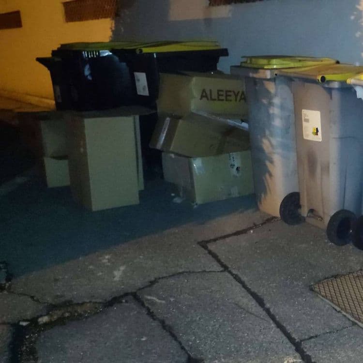 Impasse du Hoggar Agde 34300
Nouveaux résidents et déjà des incivilités récurrentes 🤬😡
Ras le bol de ces porcs qui ne respectent pas l'espace public !!!