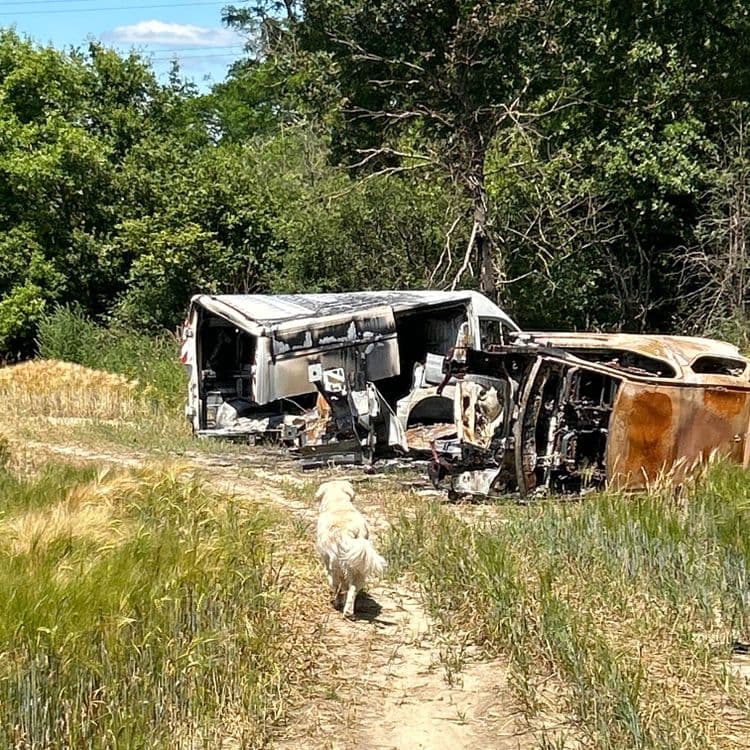 Dépôt carcasses de vu et vl 

