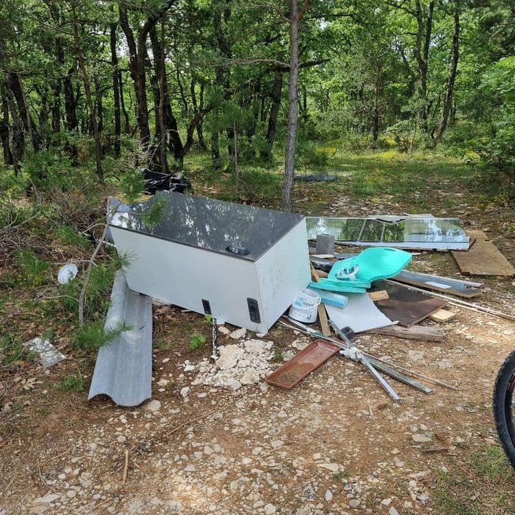 Meuble cuisine,  vitre,  WC, bâche,  bois,  plastique 
