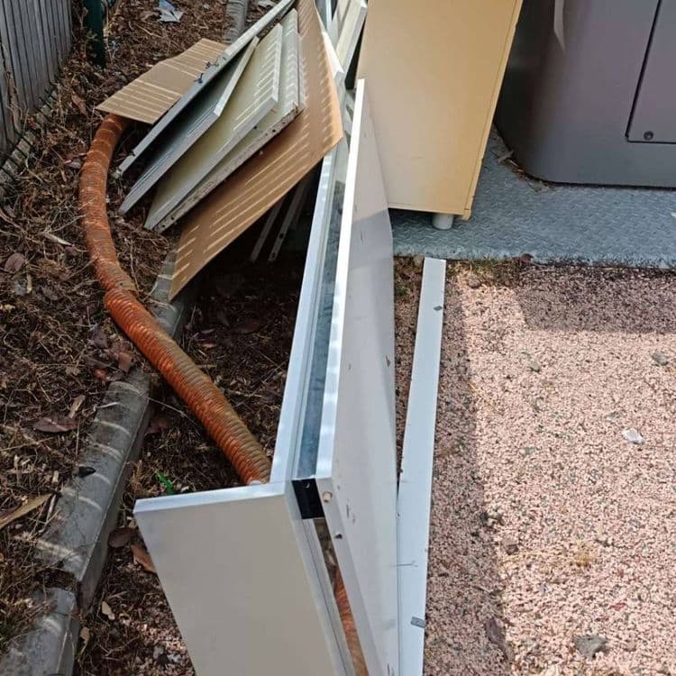 Problème de dépôts sauvages toutes les semaines, reccurent au rue Marthe Condat à Eaunes. Encombrants ne veulent rien faire + mairie non plus. Et bailleur très long.