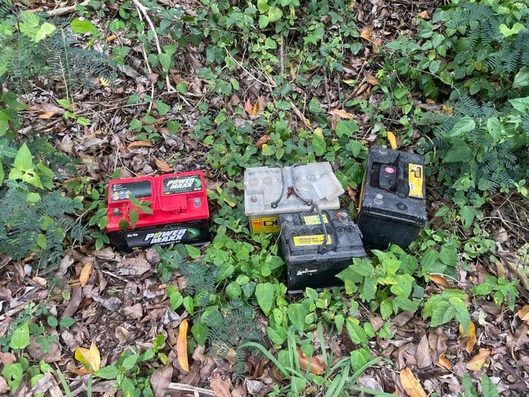 Batteries pleines + plastiques 