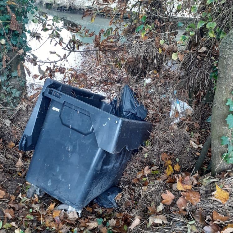 Poubelle et sacs poubelle 