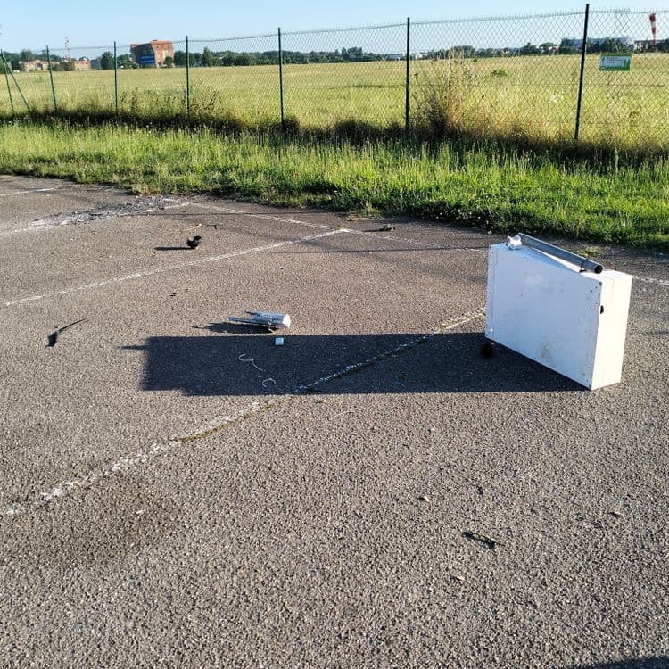 Tableau électrique sur un parking d'aérodrome 