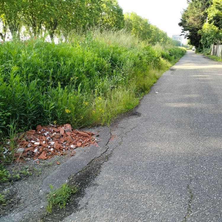 Gravats de chantier, restes de tuiles ou brique en terre cuite 