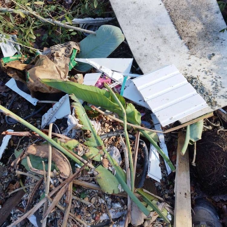 Déchets verts et pvc et papier 