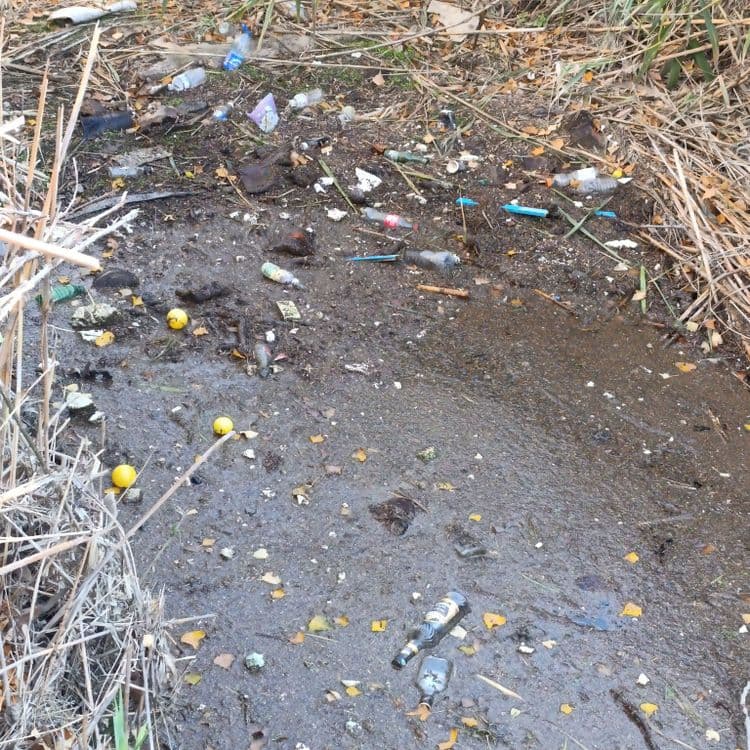 2 gros sacs poubelles à prévoir