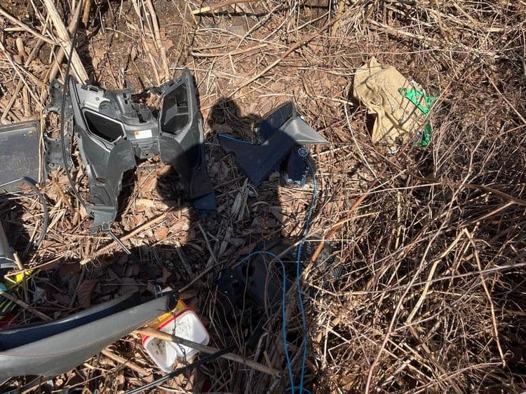Pièces de scooter tmax et autre détritus 