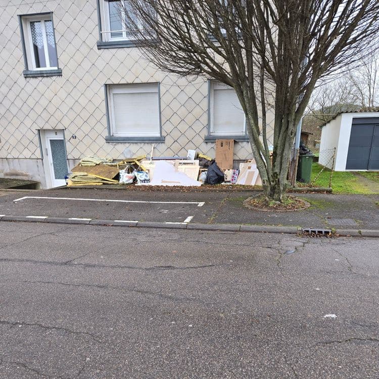 Devant une maison