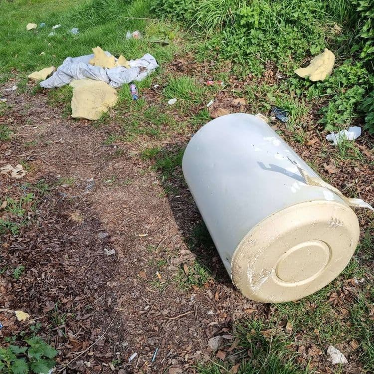 Cumuls, matelas et autres déchets dans ce parc sensé être protègeé