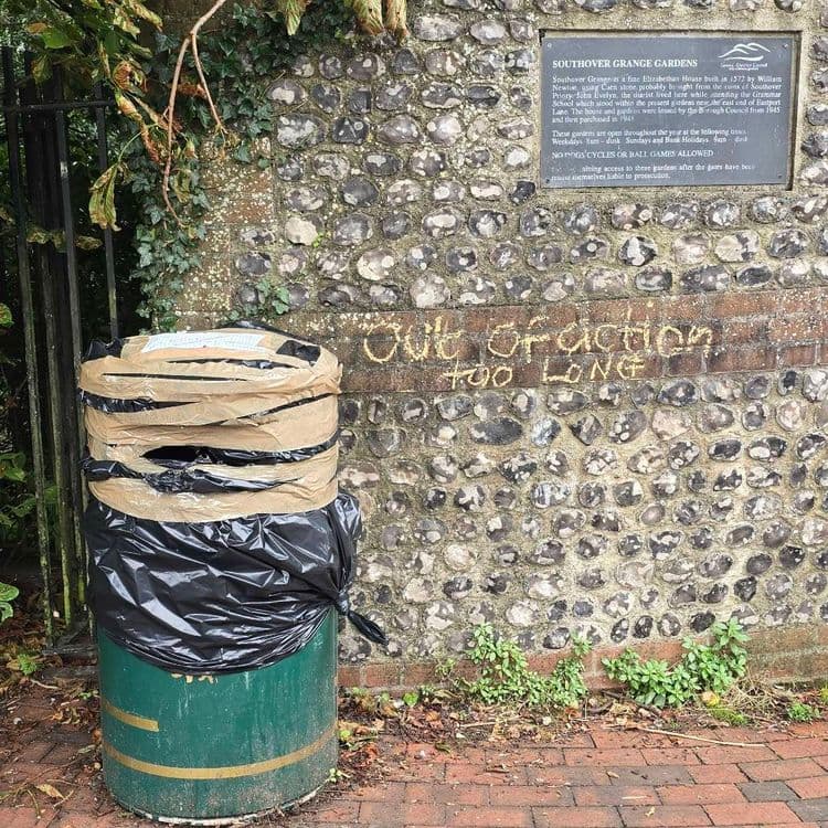 Broken bin, needs replacing with a new one as unable to use this one 