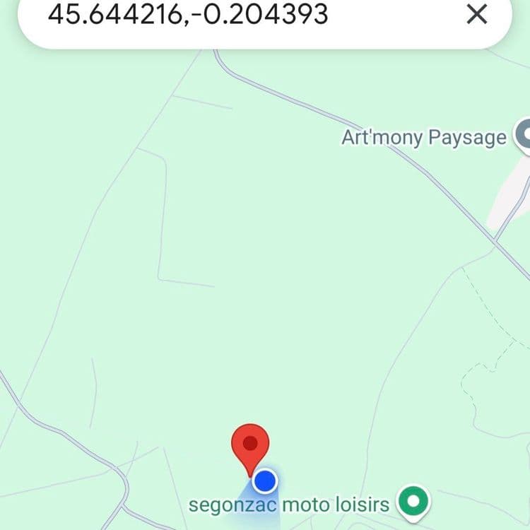 Je constate 2 dépôts sauvages dans le même bois:
25 pneus de marques différentes + 2 phares
Une quarantaine de pneus
Bois des ballastières commune de Segonzac