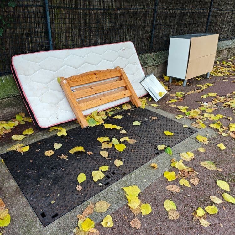 Mettela bois de lit commode 