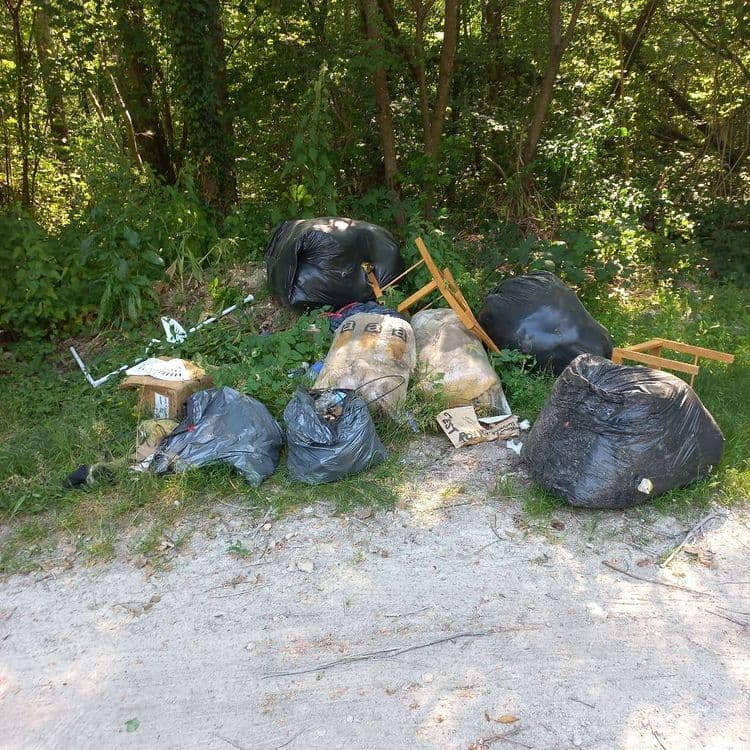 Isolation en sac chaises à rempailler et aux petits déchets