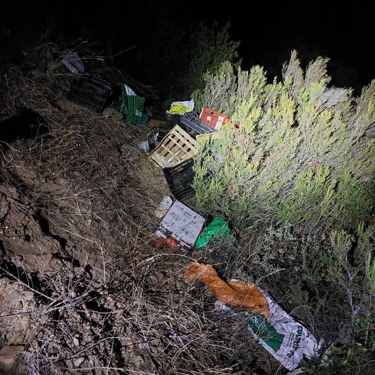 Déchets plastiques (cagettes, sacs, etc.) signalés à la police municipale de banyuls sur Mer 