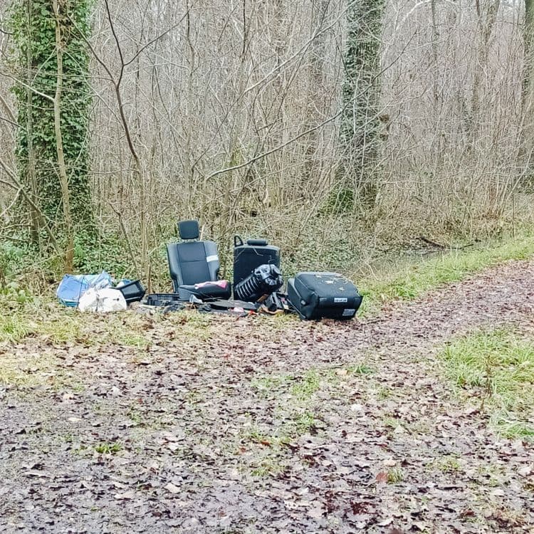 Siège auto bidon plastique 