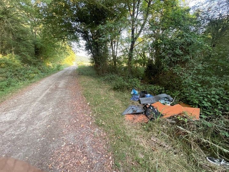 Déchets d’un ancienne cuisine et d’autres chose de la maison