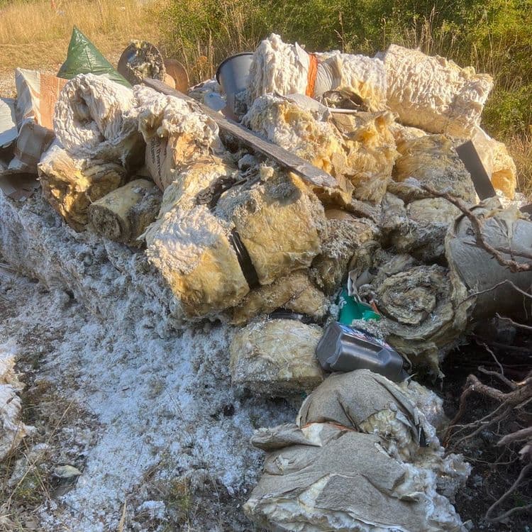 Ballot de laine de roche 6 mètres cubes. Très volatile, pollution importante 