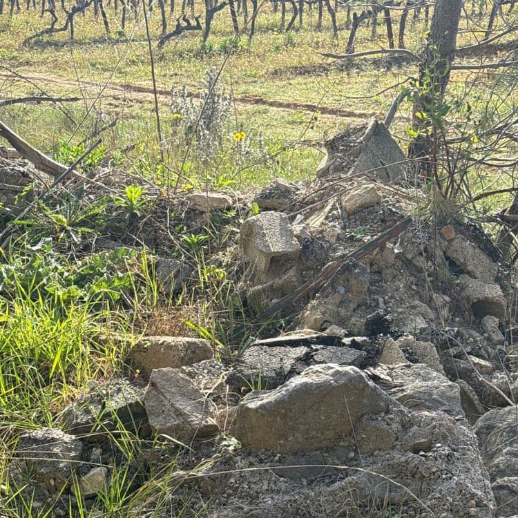 Pierres d’anciens murs et maçonnerie 