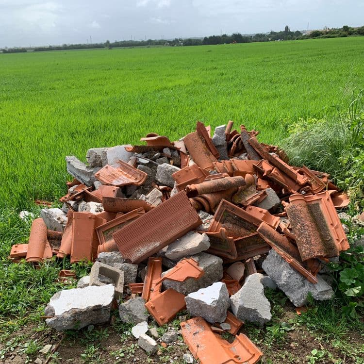Déchets béton et tuiles 