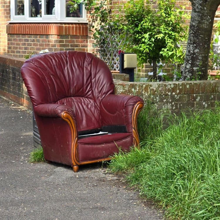 Dumped chair 
