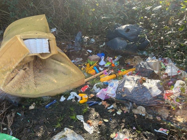 Jouet,déchets ménagers et matelas