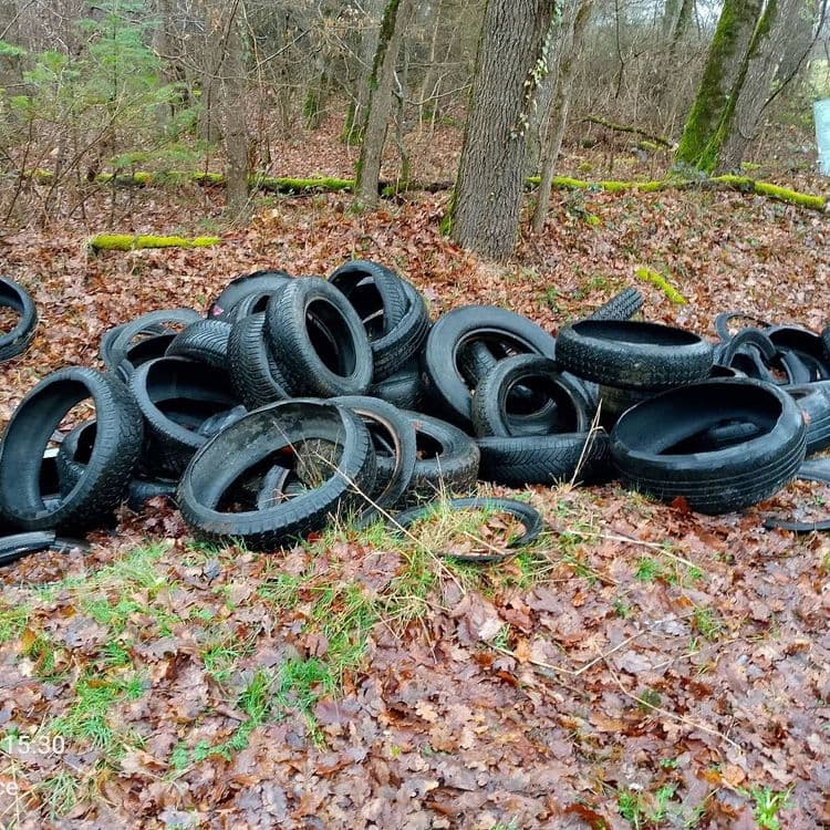 Une trentaine de pneus